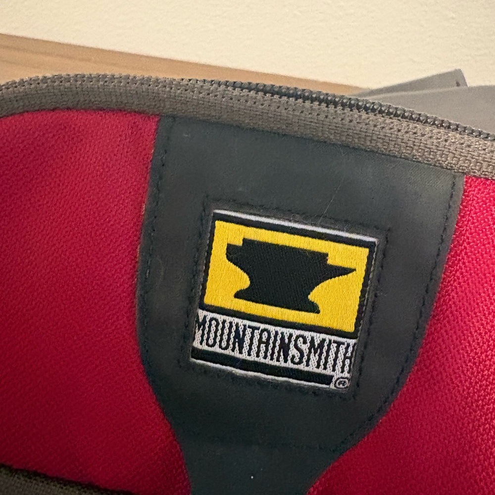 Mountainsmith Red Vibe II Padded Lumbar Waist Zipper Fanny Pack - Picture 2 of 7